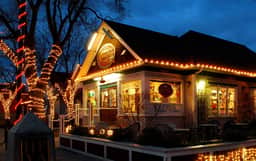 Clyde's Crib: Cozy Ms. Pac-Man minutes from I-84 and Hillcrest Country Club
