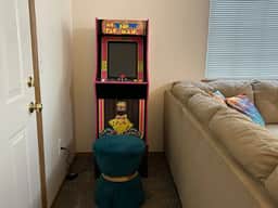 Clyde's Crib: Cozy Ms. Pac-Man minutes from I-84 and Hillcrest Country Club - Image 2