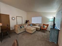 Clyde's Crib: Cozy Ms. Pac-Man minutes from I-84 and Hillcrest Country Club - Image 4
