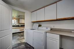 Little Blue Bungalow Pet Friendly, Fenced Yard!