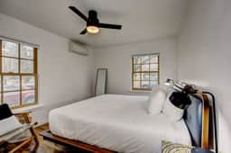 Newly Renovated in Hyde Park 21Parking +Laundry