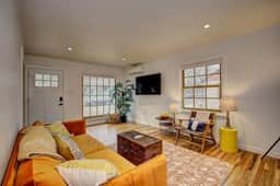Newly Renovated North End Bungalow19 w/Parking - Image 2