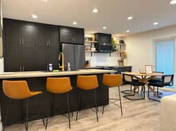 Off-Broadway - Modern w/outdoor haven