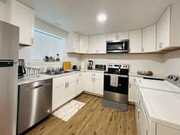 WesterHaven- 2 bd Garden Level - Image 5