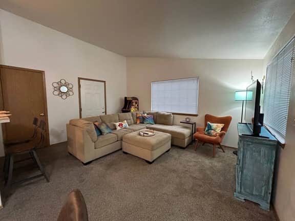 Clyde's Crib: Cozy Ms. Pac-Man minutes from I-84 and Hillcrest Country Club - Image 4