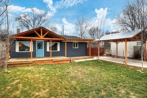 Little Blue Bungalow Pet Friendly, Fenced Yard! - Image 2
