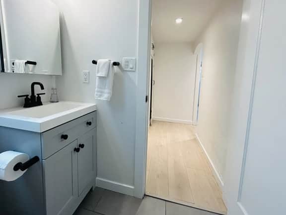 Modern Downstairs North End Bungalow in Hyde Park