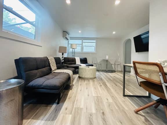 Modern North End Bungalow Downstairs w/Parking! - Image 4