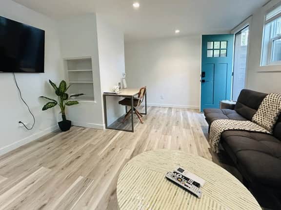 Modern North End Bungalow Downstairs w/Parking!