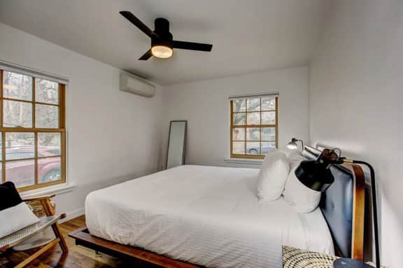 Newly Renovated in Hyde Park 21Parking +Laundry