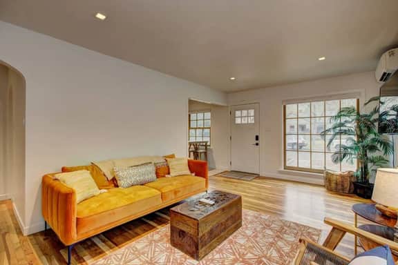 Newly Renovated North End Bungalow19 w/Parking - Image 4