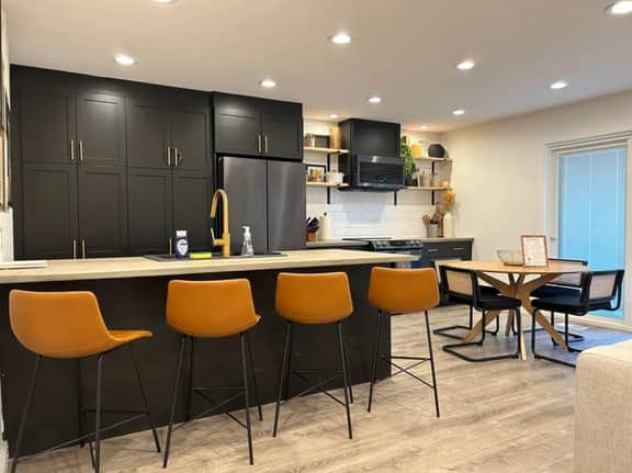 Off-Broadway - Modern w/outdoor haven