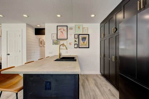 Off-Broadway - Modern w/outdoor haven