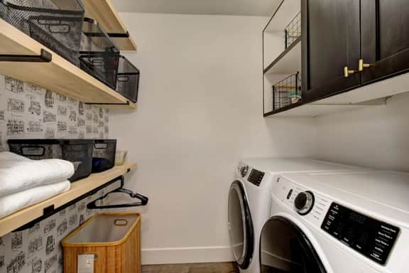 Off-Broadway - Modern w/outdoor haven