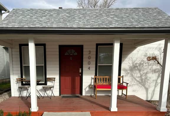 Red Door Cottage: Ski, Hike, Shop, Eat! - Image 2