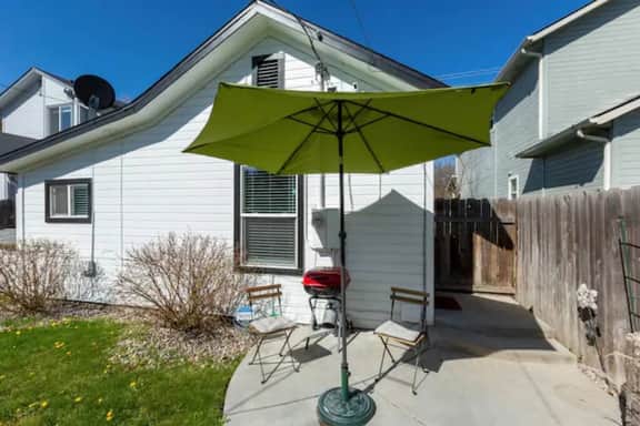 Red Door Cottage: Ski, Hike, Shop, Eat! - Image 3