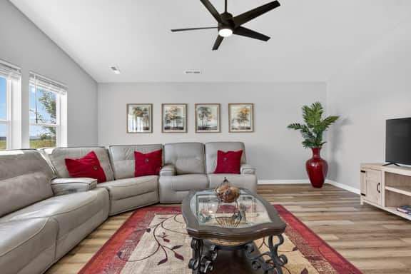 Sweet Esmeralda-FirePit, BBQ, Pets OK, Fenced Yard