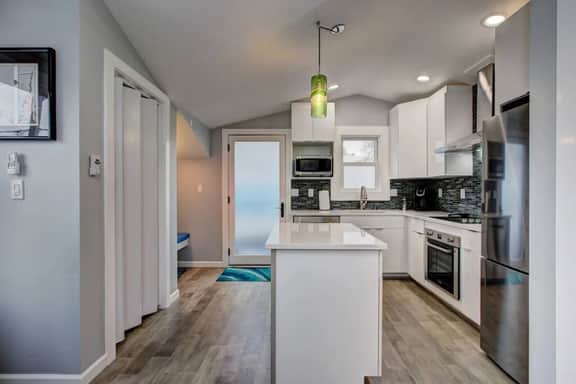 The Lilly Pad + PET Friendly Fenced YARD! - Image 4
