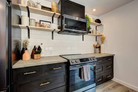 Off-Broadway - Modern w/outdoor haven