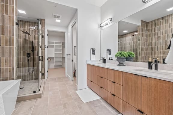 Serengeti Suite in Downtown Eagle