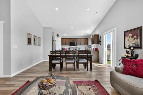 Sweet Esmeralda-FirePit, BBQ, Pets OK, Fenced Yard